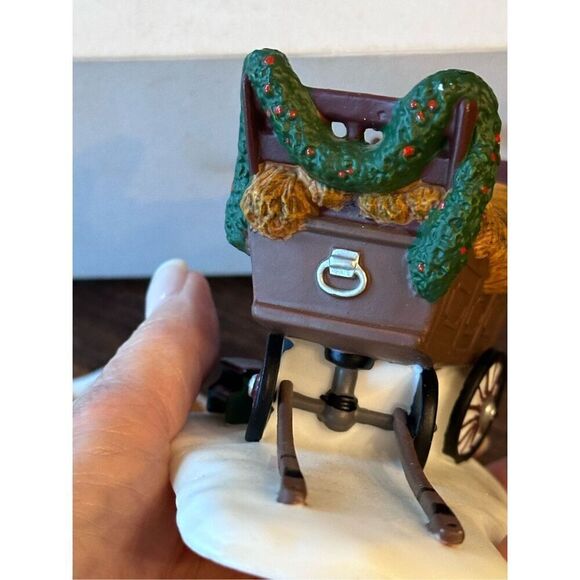 Department 56 Dickens Village Thatchers accessory set - Picture 4 of 6